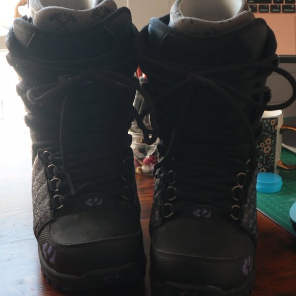 Brand new ThirtyTwo women's snowboard boots size 8.5 / 39.5 - Picture 3 of 5